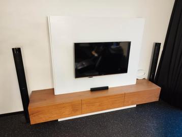 Groot en mooi design meubel voor tv.