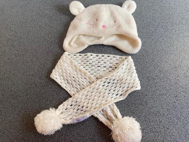 SET muts en sjaal 74/80  fleece muts en gehaakte sjaal, Kinderen en Baby's, Kinderkleding | Mutsen, Sjaals en Handschoenen, Zo goed als nieuw