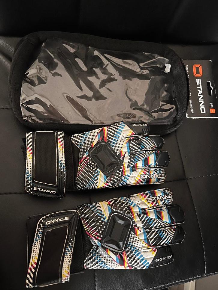 Keepershandschoenen (twee paar), Sport en Fitness, Voetbal, Gebruikt, Handschoenen, Maat XS of kleiner, Ophalen of Verzenden