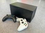 Xbox Series X with 2 controllers, Spelcomputers en Games, Spelcomputers | Xbox Series X en S, Ophalen of Verzenden, Zo goed als nieuw