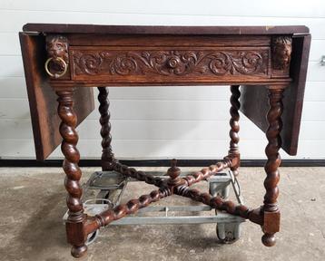 Antieke tafel met leeuw zijkanten voor verlenging beschikbaar voor biedingen