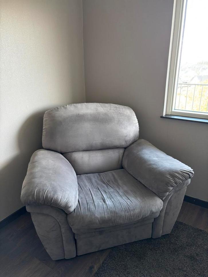 GRATIS! Fateuil met beensteun, Huis en Inrichting, Fauteuils, Zo goed als nieuw, Stof, 75 tot 100 cm, Ophalen