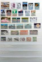 11 x insteekbladen Internationale postzegels + 19 lege, Ophalen of Verzenden, Overige landen, Gestempeld