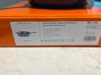 Moederdag tip Nieuwe Le Creuset Deep Skillet Azure 26 cm, Gietijzer, Nieuw, Ophalen of Verzenden, Keramische plaat