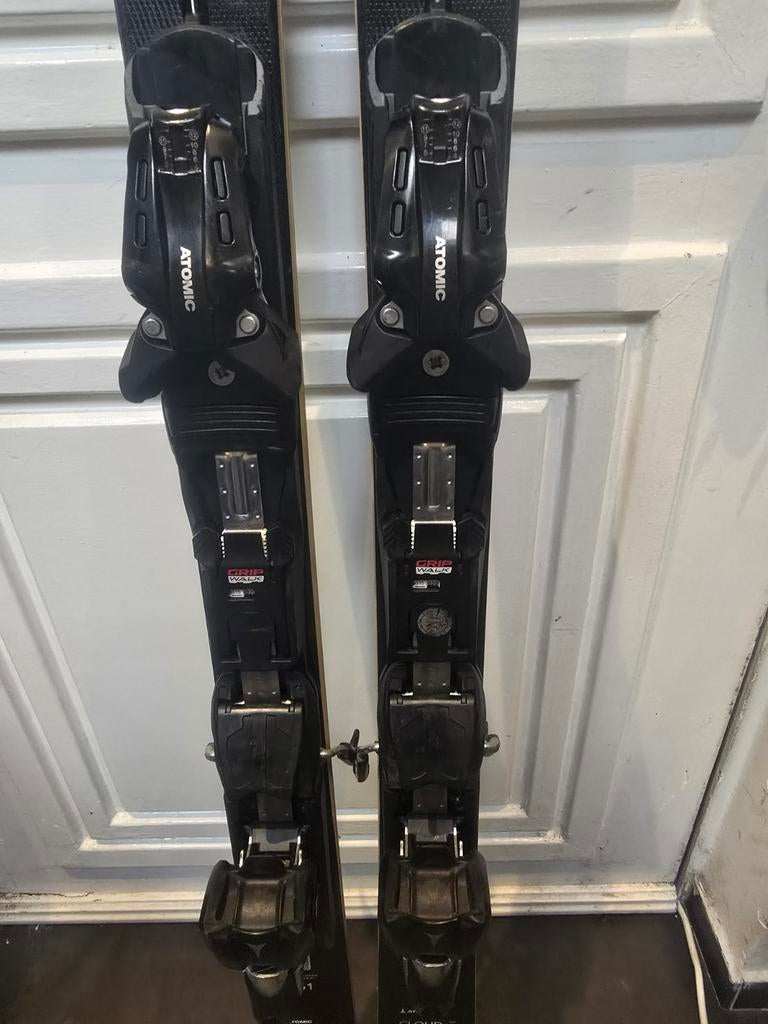 ATOMIC CLOUD C12 SERVOTEC DAMES CARVE SKIS, Sport en Fitness, Skiën en Langlaufen, 160 tot 180 cm, Ophalen of Verzenden, Zo goed als nieuw