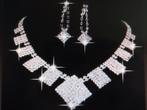 Zilveren ketting met oorbellen en veel strass., Verzenden, Nieuw, Zilver, Overige materialen
