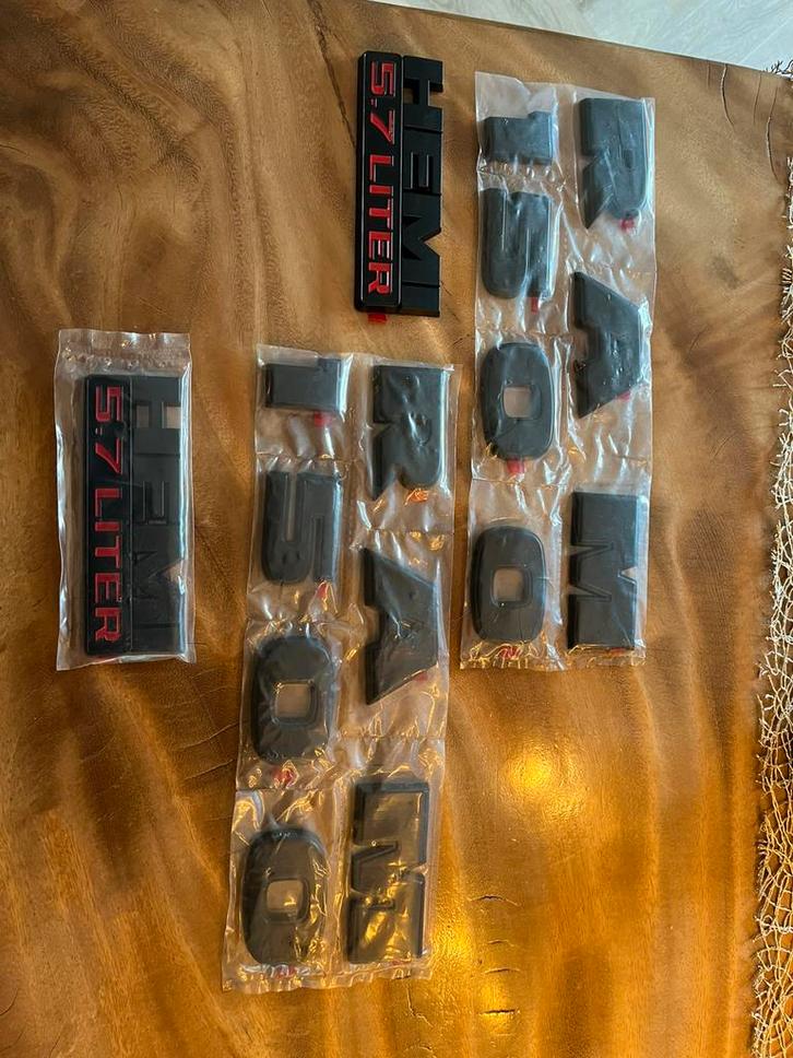 Dodge ram 1500 decals zwart/rood emblemen, Auto-onderdelen, Klein materiaal, Dodge, Nieuw, Ophalen of Verzenden