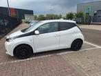 Toyota Aygo 1.0 Vvt-i 69pk 5D 2018 Wit, Auto's, Voorwielaandrijving, Stof, Achteruitrijcamera, 4 stoelen