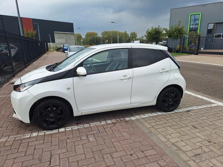 Toyota Aygo 1.0 Vvt-i 69pk 5D 2018 Wit, Auto's, Toyota, Particulier, Aygo, ABS, Achteruitrijcamera, Benzine, B, Hatchback, Handgeschakeld