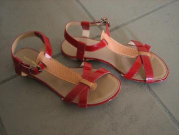 Zeer aparte rood lakleren sandalen FRANCE ARNO 40 snazzeys beschikbaar voor biedingen