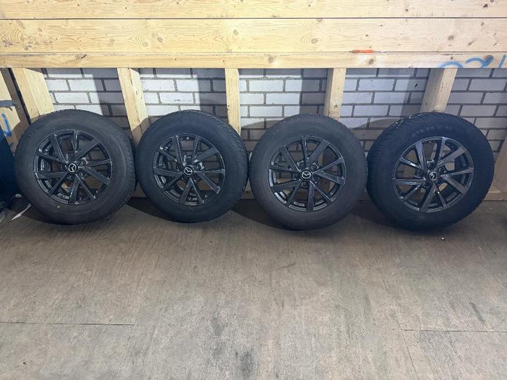 A MERK WINTERBANDEN op Originele velgen Mazda Cx30, Auto-onderdelen, Banden en Velgen, Banden en Velgen, Winterbanden, 16 inch