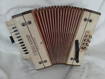 Oude ( playback ) accordeon beschikbaar voor biedingen