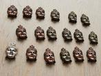 18 merendeel bronsachtige hangers, Ophalen of Verzenden, Zilver, Overige materialen