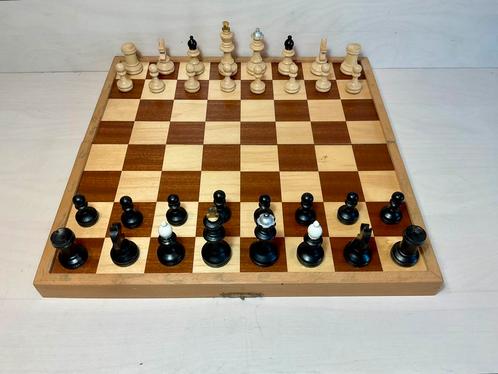 Plooibaar schaakbord maat 4 met schaakstukken, Hobby en Vrije tijd, Gezelschapsspellen | Bordspellen, Nieuw, Ophalen of Verzenden