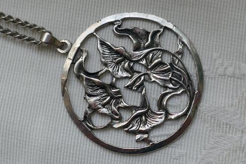 Grote ronde hanger met Cala lelies, Sieraden, Tassen en Uiterlijk, Antieke sieraden, Verzenden