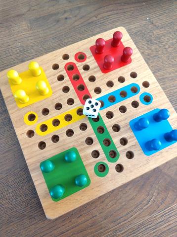 Houten Mens-erger-je-niet beschikbaar voor biedingen