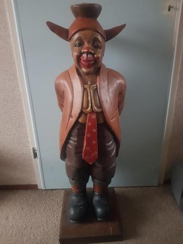 Groot houten beeld beschikbaar voor biedingen