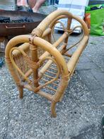Rotan Krantenbak met Hartjes - Nieuwstaat, Ophalen, Zo goed als nieuw