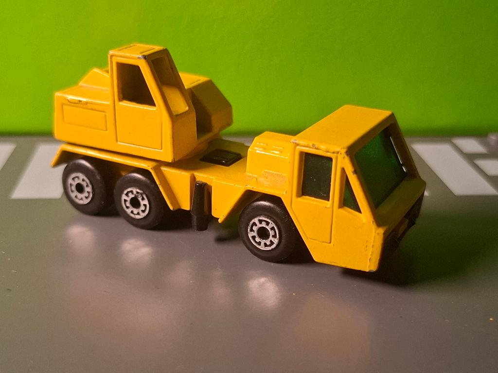 Matchbox 49 - Crane Truck [geel] 1/100, Ophalen of Verzenden, Gebruikt, Bus of Vrachtwagen