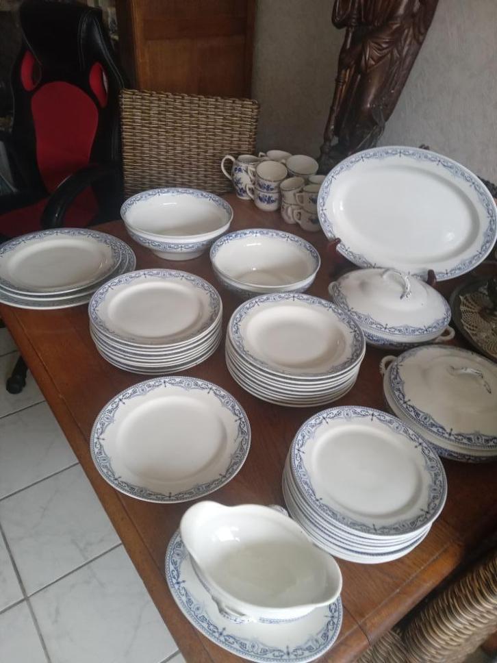 Tekoop eetservies oude B.F.K. serienaam MASSENA, Antiek en Kunst, Antiek | Servies compleet, Ophalen