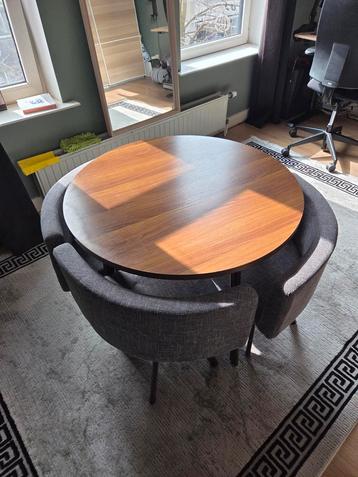 Salontafel met stoelen