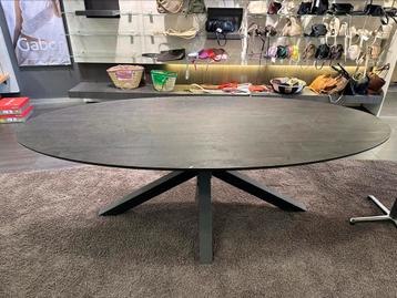 Houten eettafel