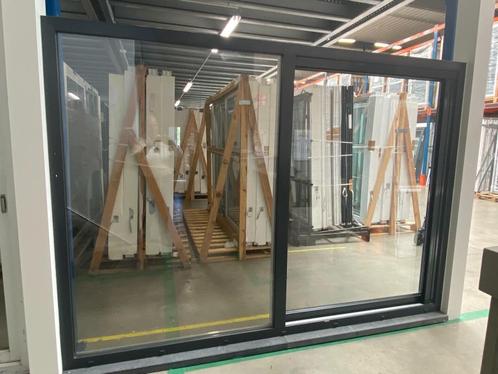 Pvc schuifraam uit stock, rolluiken op maat gemaakt., Doe-het-zelf en Verbouw, Kozijnen en Schuifpuien, Nieuw, Raamkozijn, Kunststof