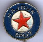 HAJDUK Split zilverkleurig voetbalclub speldje ( Z_168 ), Verzenden, Zo goed als nieuw, Sport, Speldje of Pin