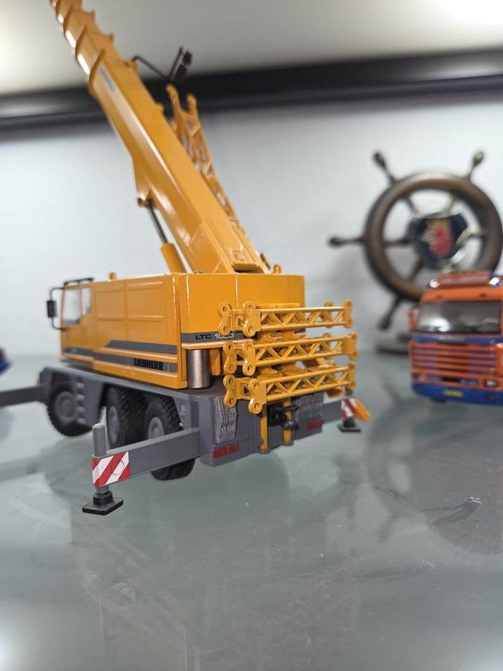 Liebherr LTC 1055 Conrad 1:50, Hobby en Vrije tijd, Modelauto's | 1:50, Zo goed als nieuw, Hijskraan, Tractor of Landbouw, Conrad