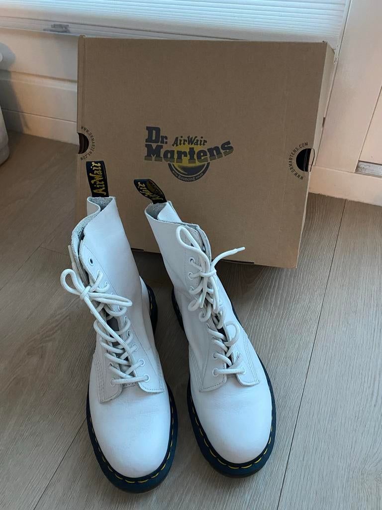Dr. Martens 1490 Optical White - Maat 41 -nieuw, Kleding | Dames, Schoenen, Hoge laarzen, Wit, Nieuw, Ophalen of Verzenden