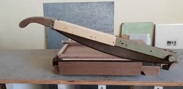 PAPIER-SNIJ-Machine. 39cm zeer degelijk, 4mm dik mes