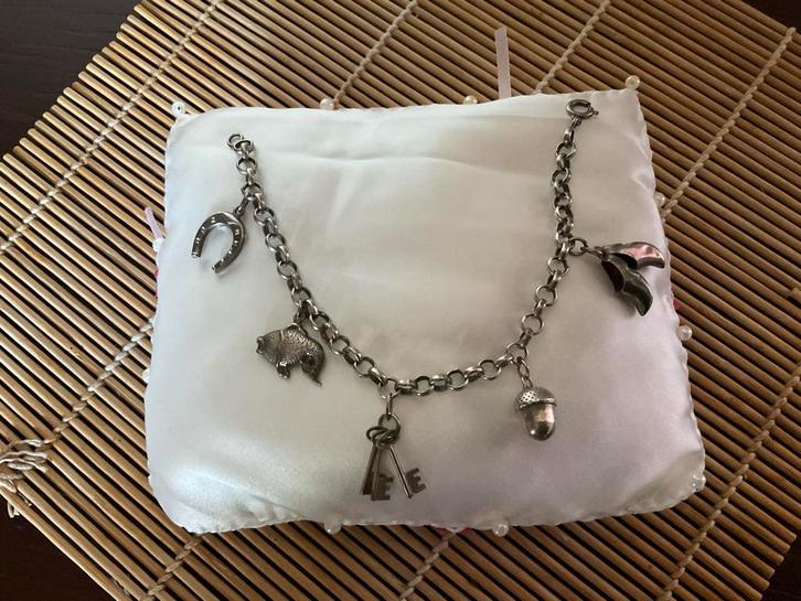 Vintage Zilveren bedelarmband met diverse hangers, Sieraden, Tassen en Uiterlijk, Armbanden, Gebruikt, Zilver, Met bedels of kralen