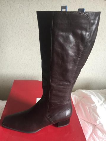 Nieuw maat 38,5 brede kuit prachtige hoge leren laarzen beschikbaar voor biedingen