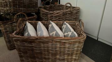 Rotan rieten manden vergrijsd 4 stuks beschikbaar voor biedingen