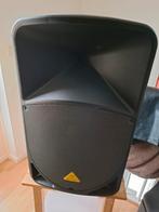 Te koop 2 x Behringer B115W  met standaard en hoezen., Muziek en Instrumenten, Standaards, Ophalen, Zo goed als nieuw