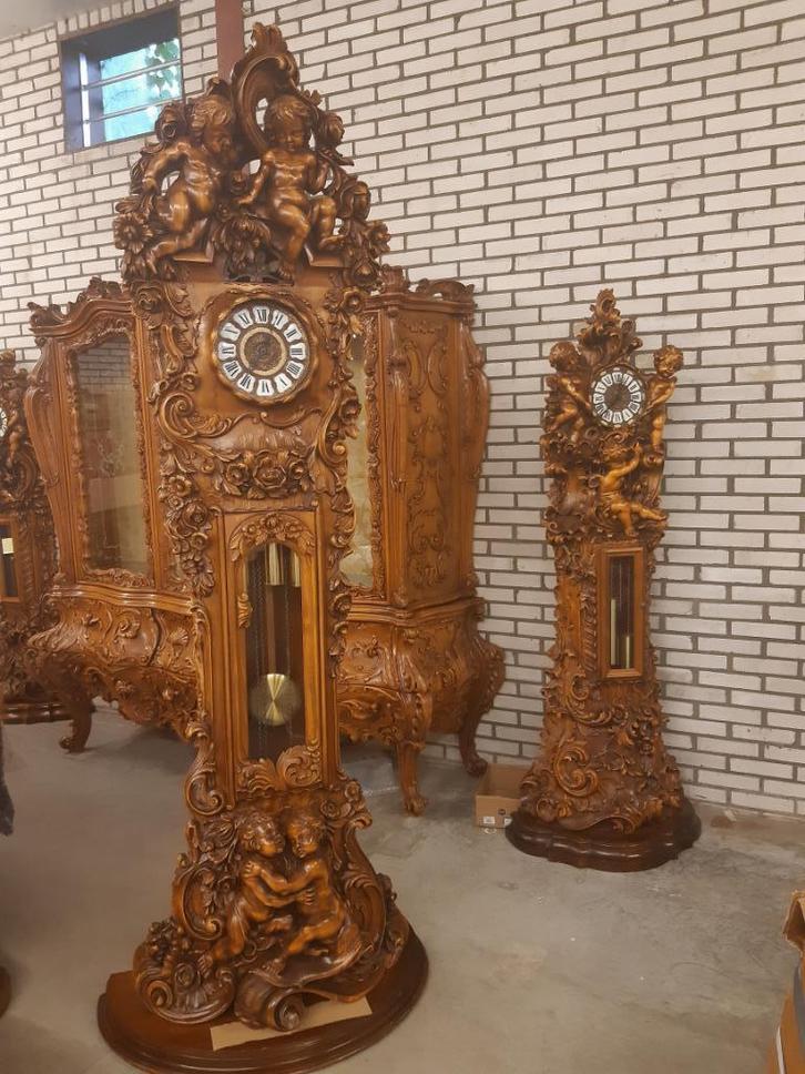 GEVRAAGD BAROK MEUBELEN  [ GEVRAAGD ] KLOKKEN  EN BANKSTEL, Huis en Inrichting, Complete inboedels, Ophalen