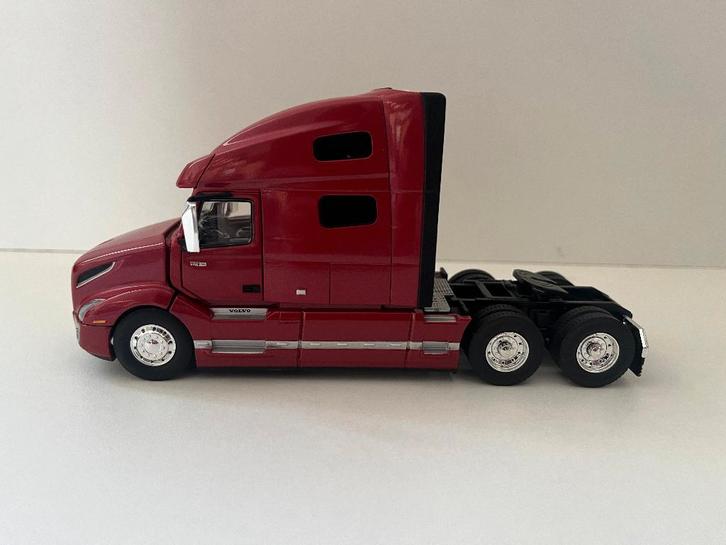 Rode Volvo VNL 760 van slaapcabine First Gear, Hobby en Vrije tijd, Modelauto's | 1:50, Zo goed als nieuw, Bus of Vrachtwagen