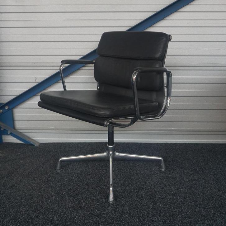 Vitra EA 208 Design Stoel | Vergaderstoel | Zwart | Leer , Huis en Inrichting, Stoelen, Gebruikt, Vijf, Zes of meer stoelen, Leer