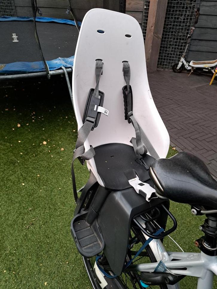 Urban Iki Achterzitje + Beugel, Fietsen en Brommers, Fietsaccessoires | Fietsstoeltjes, Gebruikt, Achterzitje, 9 t/m 18 kg, Voetsteuntjes