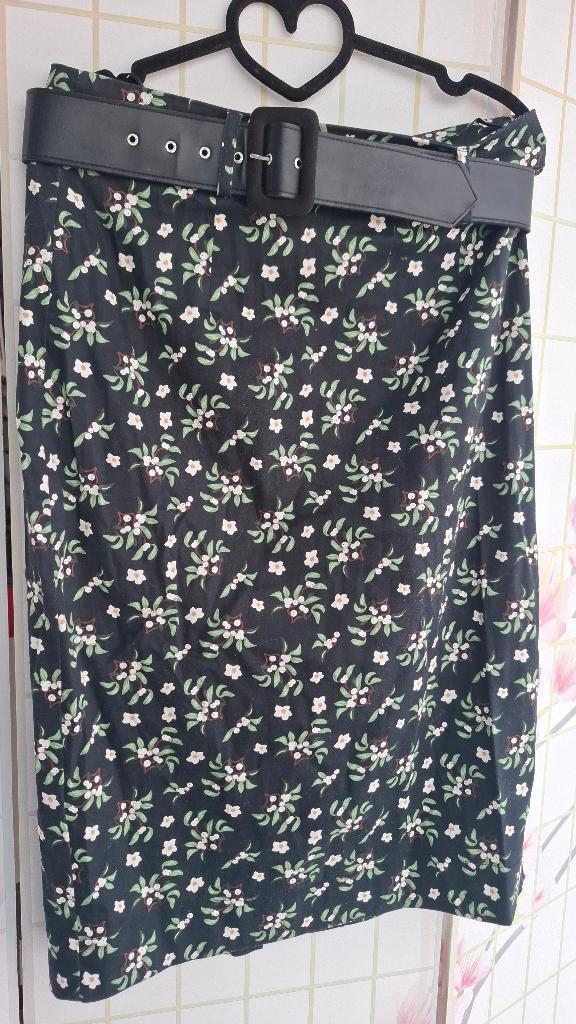 Strakke rok met riem, Kleding | Dames, Rokken, Zo goed als nieuw, Maat 38/40 (M), Zwart, Knielengte, Ophalen of Verzenden