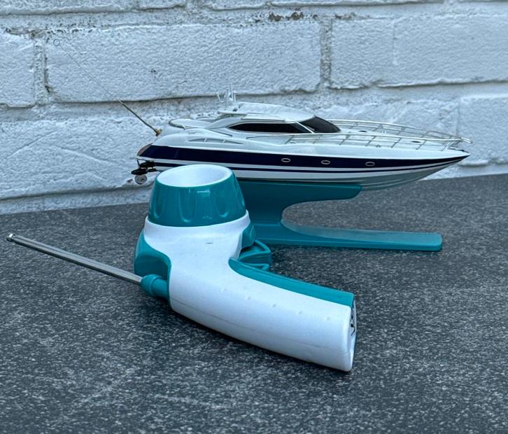 Kyosho RC Sunseeker Predator vintage, Hobby en Vrije tijd, Modelbouw | Boten en Schepen, Gebruikt, Overige merken, Ophalen of Verzenden