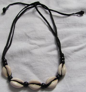 Nieuwe Afrikaanse ketting met schelpen. Cadeau. Ibiza.  beschikbaar voor biedingen
