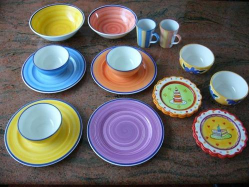 18 stuks Divers kleurrijk retro serviesgoed nooit gebruikt, Huis en Inrichting, Keuken | Keukenbenodigdheden, Nieuw, Ophalen of Verzenden