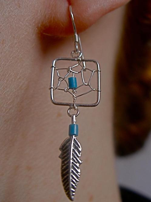 Zilveren 925 zilver oorhangers dromenvanger veer licht blauw, Sieraden, Tassen en Uiterlijk, Oorbellen, Nieuw, Hangers, Zilver