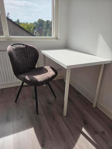 Ikea Bureau met Stoel - 60x100cm beschikbaar voor biedingen