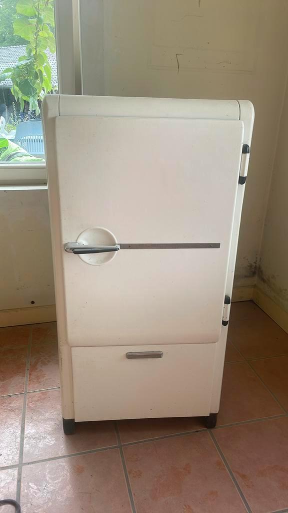 Koelkast voor mancave, authentiek, bolkoelkast, Witgoed en Apparatuur, Koelkasten en IJskasten, Gebruikt, Met vriesvak, 45 tot 60 cm