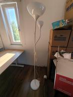 Witte Staande Lamp met Twee Lichtpunten, Huis en Inrichting, Lampen | Vloerlampen, Ophalen of Verzenden, Zo goed als nieuw, Modern