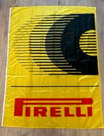 Groot formaat Pirelli vlag vintage F1, Diversen, Vlaggen en Wimpels, Ophalen of Verzenden, Zo goed als nieuw