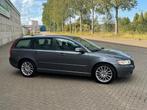 Volvo V50 2.4 Momentum automaat,zeer netjes, 700 kg, 2435 cc, Zilver of Grijs, 1500 kg
