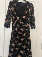 King louie zwarte  jurk 1/2 lange mouw roze bloemen maat M, Kleding | Dames, Jurken, Maat 38/40 (M), Zwart, Ophalen of Verzenden